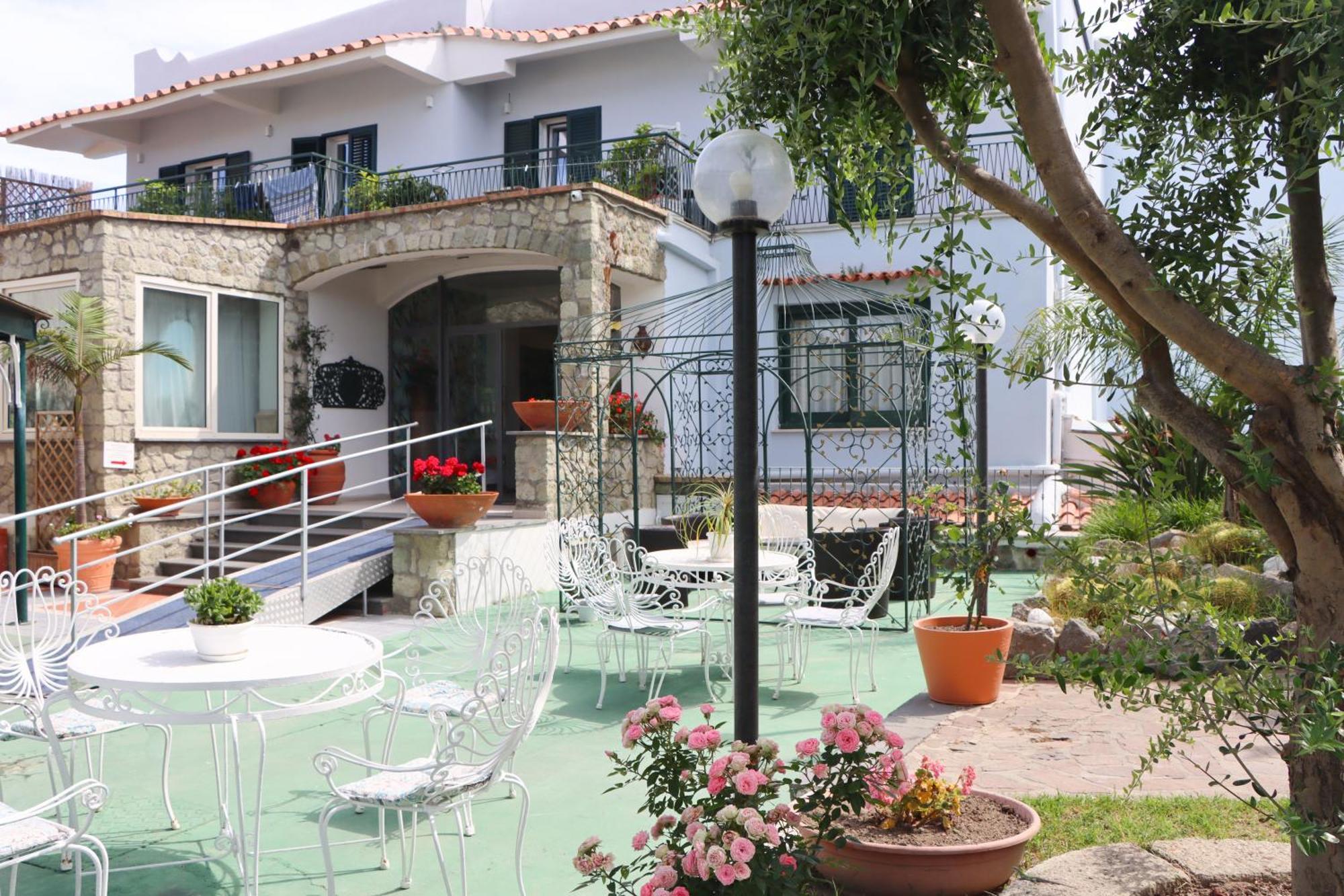 拜伦酒店 Forio di Ischia 外观 照片